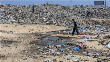 Belediyelerin temel hizmet vermekte zorlandığı Gazze'de 700 bin ton atık, insan sağlığını tehdit ediyor