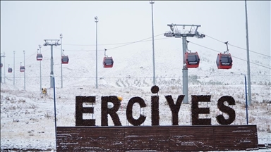 Li Çiyayê Erciyesê berf barî