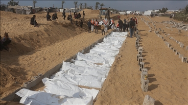 Властите во Газа ги погребуваат неидентификуваните тела на Палестинците предадени од Израел