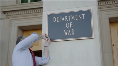 ABD Savunma Bakanlığı binasındaki tabelalar "Savaş Bakanlığı" yazılı levhalarla değiştirildi