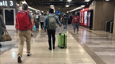 Paris : À la gare Montparnasse, un policier tire sur un homme armé d’un couteau