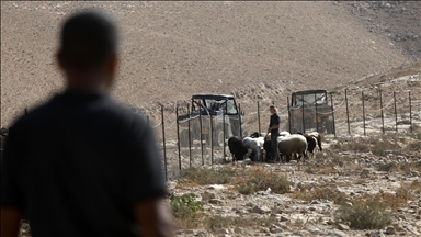 يسيجونها لدرء المستوطنين.. قرية "المفقرة" بسجن اختياري