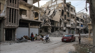 Savaşın yıktığı Şam'daki Yermük Kampı’nda, binlerce ailenin geri dönüşüyle hayat yeniden filizleniyor