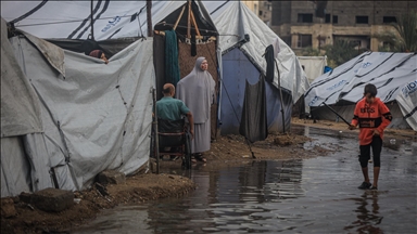 الدفاع المدني بغزة: مياه الأمطار تغرق مئات الخيام للنازحين