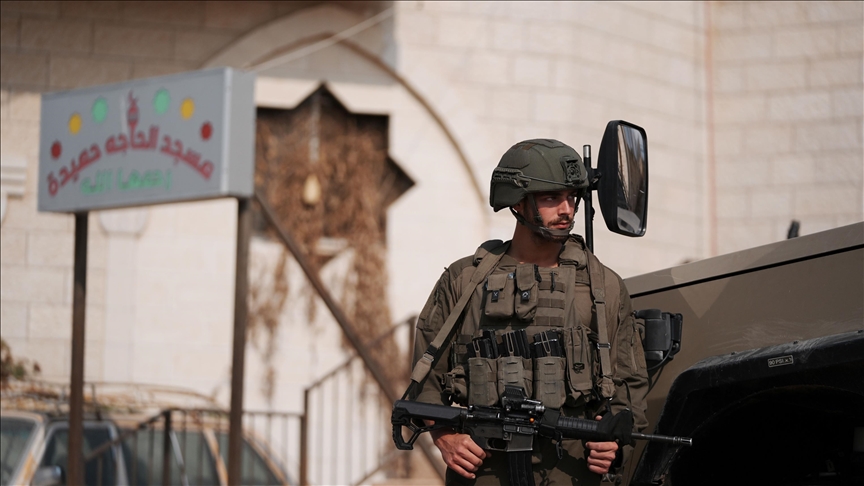 Israeli army detains 15 Palestinians during West Bank raids