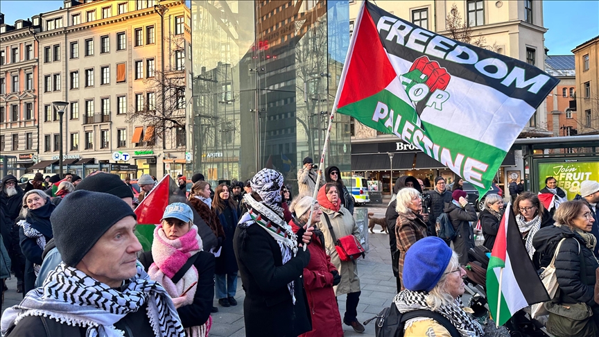 İsveç\'te, İsrail\'in ateşkese rağmen Gazze\'ye saldırıları ve yardım girişini kısıtlaması protesto edildi