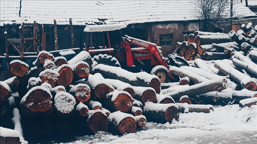 Tokat\'ta yüksek kesimlerde kar etkili oluyor
