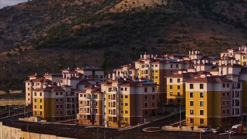 İletişim Başkanı Duran'dan Adıyaman'da deprem konutlarının anahtar teslim törenine ilişkin paylaşım