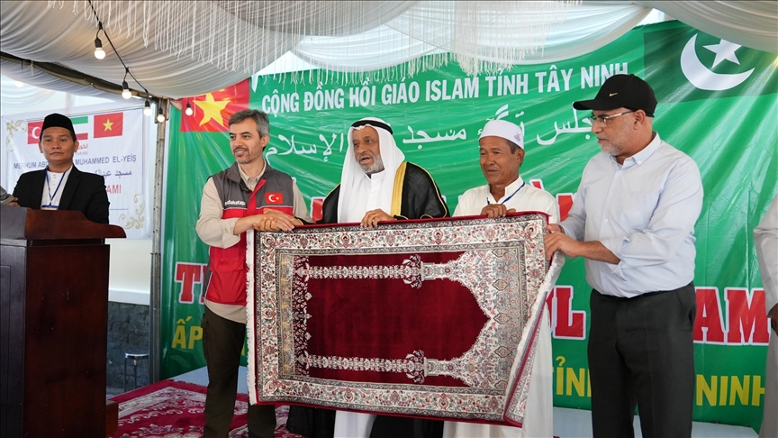 "صدقة طاشي" التركية تفتتح مسجدا ومدرسة في فيتنام