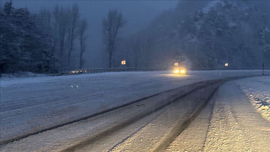 Li Sêwasê ji ber berf û pûkê hin rê hatin girtin
