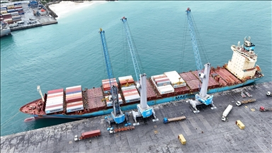 ميناء مقديشو يبدأ العمل على مدار 24 ساعة