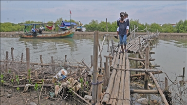 6 dead, 17 missing after landslide in Indonesia's Central Java