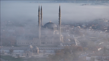 Selimiye Camisi sis içindeyken havadan görüntülendi