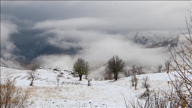 Li deverên bilind yên Hekariyê berf barî