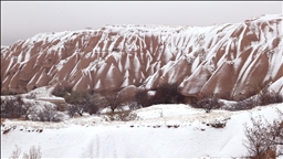 Kapadokya'da mevsimin ilk karı yağdı