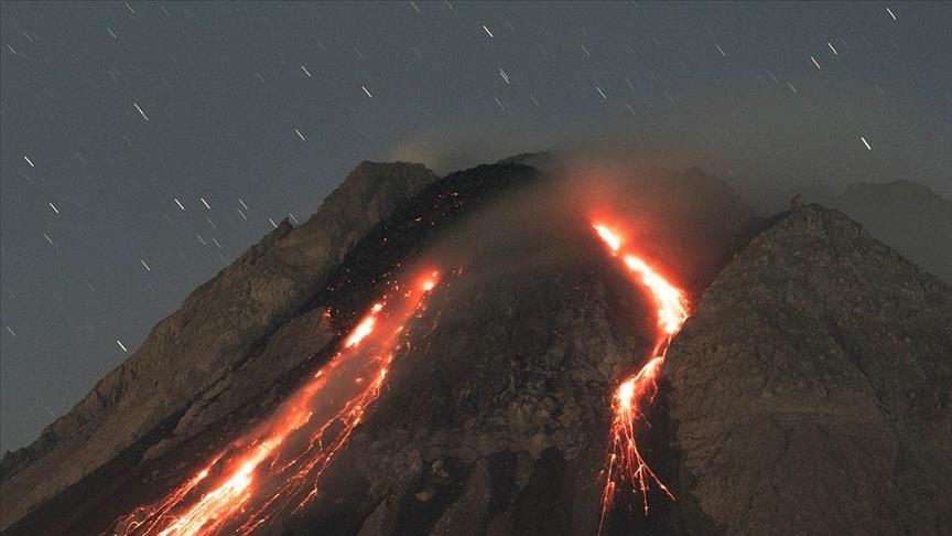 Li Japonyayê Çiyayê Agirîn Sakurajima teqiya