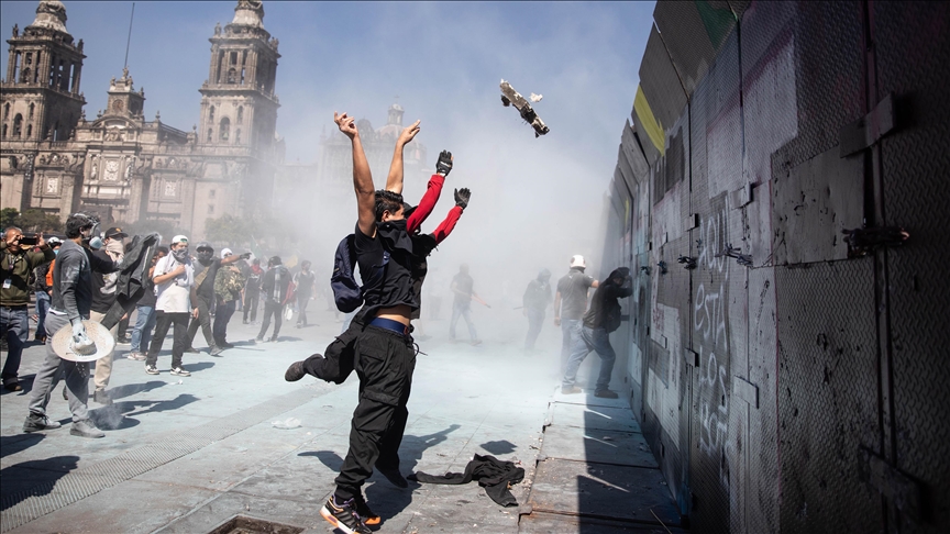 Shpërthejnë përleshjet në protestën kundër dhunës në Mexico City  20 të plagosur