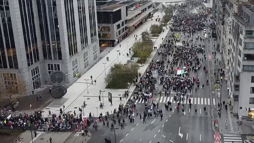 Belçika'da binlerce kişi Gazze'ye destek gösterisi düzenledi