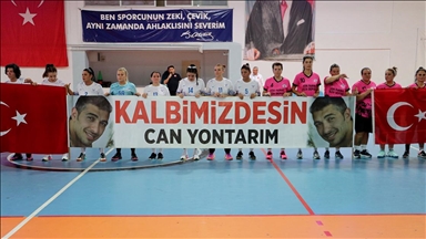 Trafik kazasında hayatını kaybeden hentbolcu unutulmuyor 