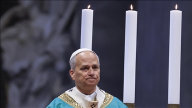 Pope hosts Hollywood icons in Vatican