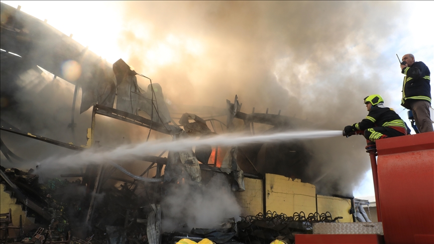 إخماد حريق ضخم اندلع في مبان تجارية ببغداد