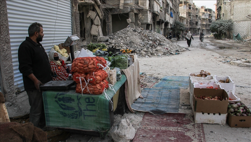 بعد سنوات الحرب.. أهالي مخيم اليرموك بدمشق يعودون لإحيائه 