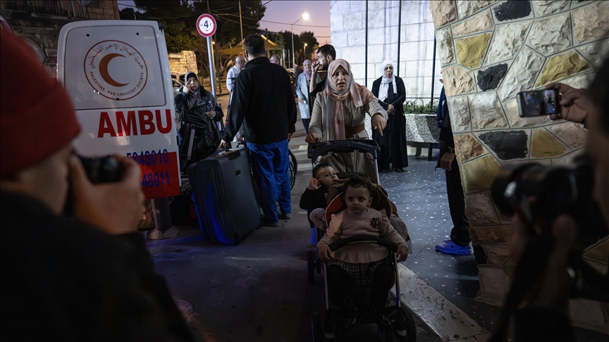 70 فلسطينيا يغادرون مستشفيات القدس عائدين إلى قطاع غزة