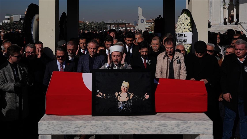 Sanatçı Muazzez Abacı, Ankara'da son yolculuğuna uğurlandı
