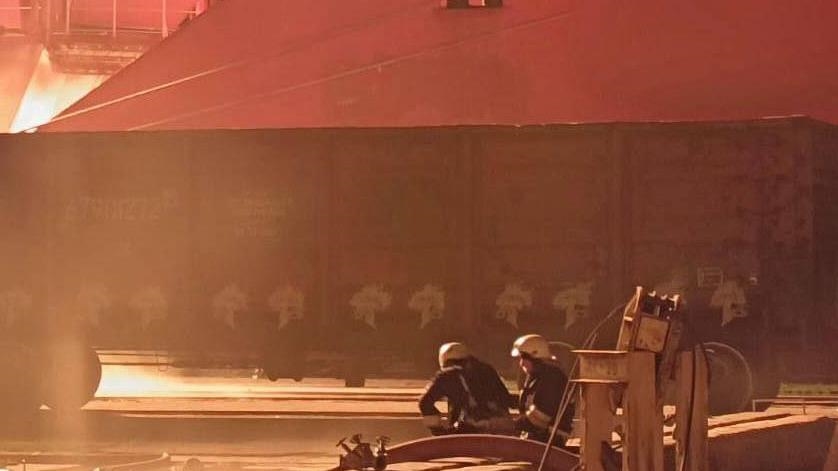 Ukraine : Un incendie se poursuit à bord d’un navire battant pavillon turc touché dans le port d’Izmaïl en Ukraine