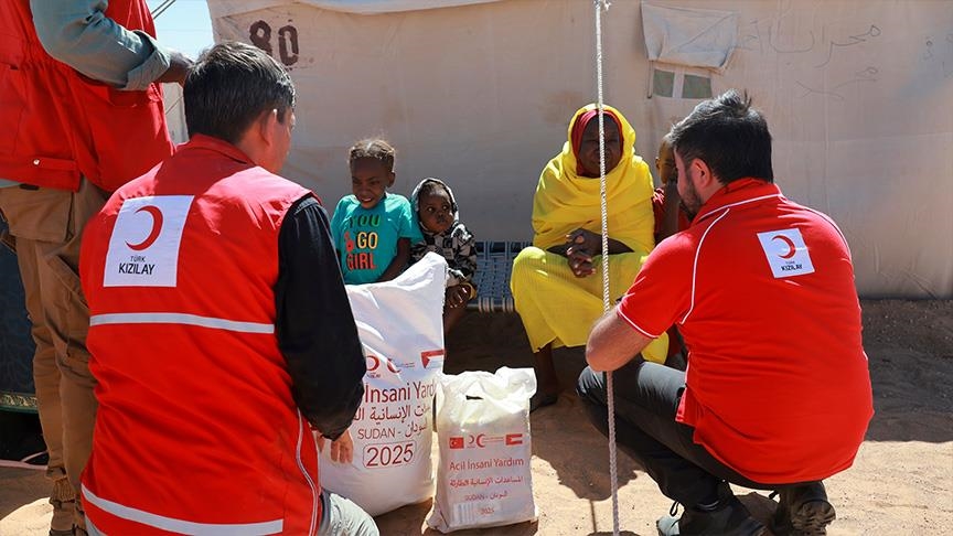 الهلال الأحمر التركي يرفع وتيرة الدعم الإنساني للنازحين في السودان