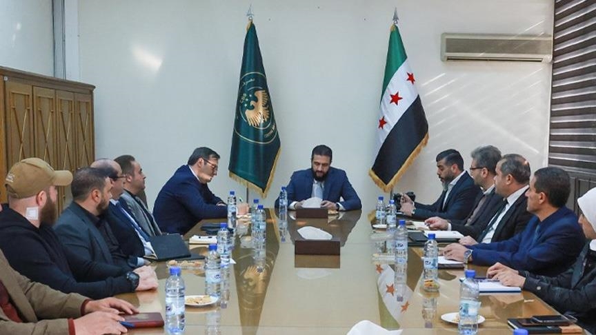 الشرع يزور المصرف المركزي ويطلع على إجراءات تبديل العملة