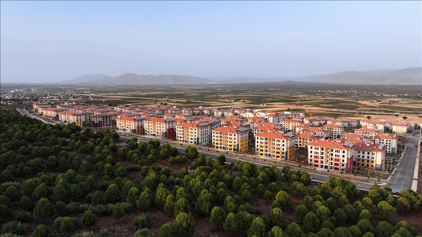 Deprem bölgesindeki inşa çalışmalarının yıl sonuna kadar tamamlanması hedefleniyor 