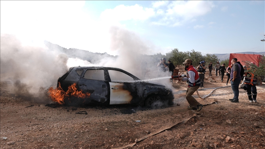 الضفة.. مستوطنون إسرائيليون يضرمون النار بمنازل وممتلكات فلسطينية