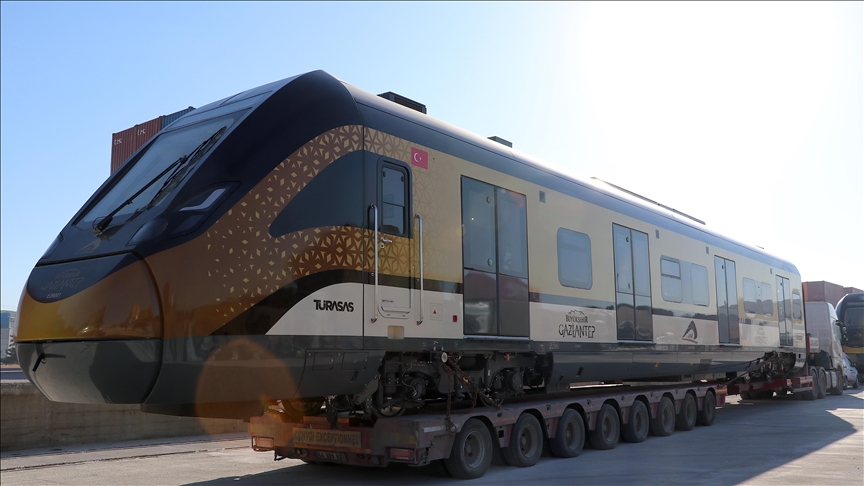 Milli Banliyö Tren Seti'nin dördüncüsü Gaziantep'e teslim edildi