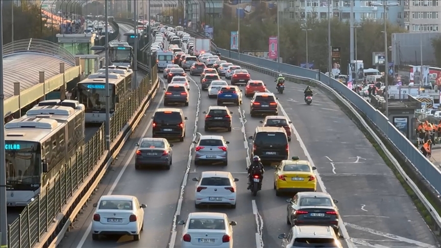 İstanbul'da ara tatilin ardından ilk iş gününde trafik yoğunluğu 