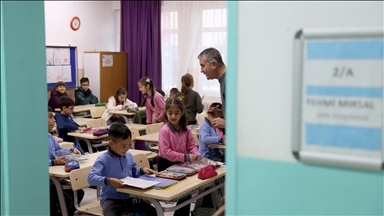 Li dibistanan piştî tetîla navberê zengila dersa ewil lê da