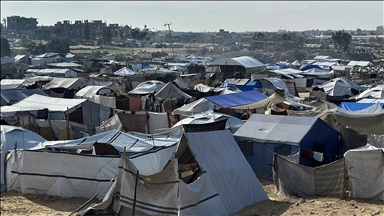 Stuhitë përmbytin tendat e improvizuara, familjet e zhvendosura në Gaza përballen me dimrin e ashpër