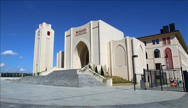 زانکۆی ئیبن خەلدون (İHÜ)، لە ڕێگەی مۆدێلی خوێندنی فرەزمان و سکۆلەرشیپەکانەوە خوێندکارانی بە ڕووی جیهاندا دەکاتەوە