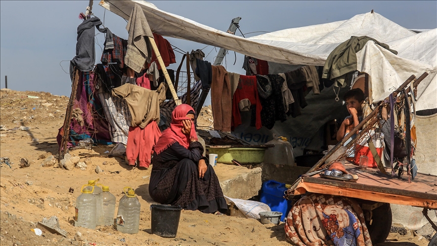 Раселените Палестинци во Газа се соочуваат со суровите зимски услови во импровизирани шатори