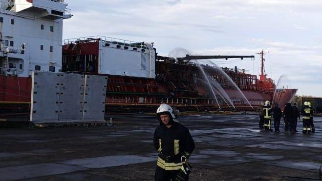 Kievi: Zjarri në anijen me flamur turk në portin ukrainas të Izmailit është shuar