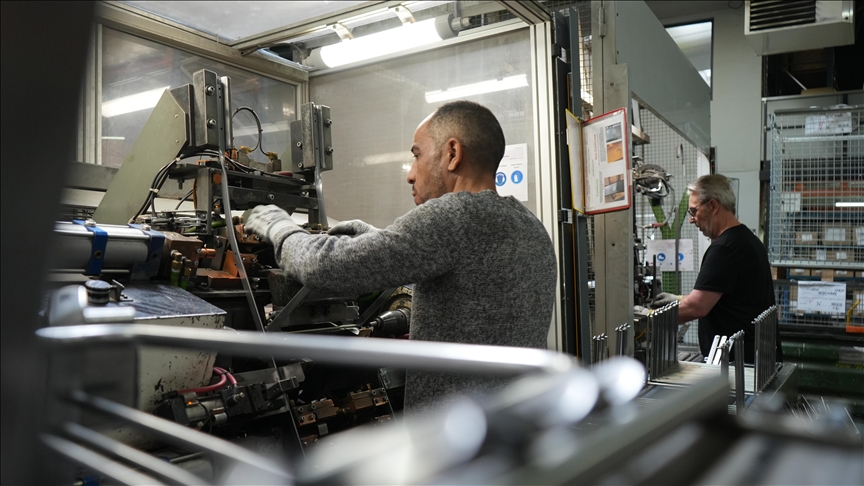 US factory orders increase in August