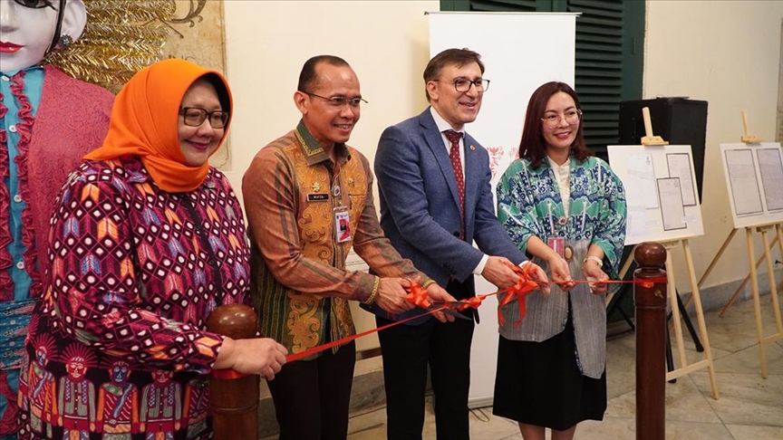 Endonezya'daki Cakarta Tekstil Müzesi'ne, Türkiye-Endonezya ilişkilerinin tarihini yansıtan sergi açıldı