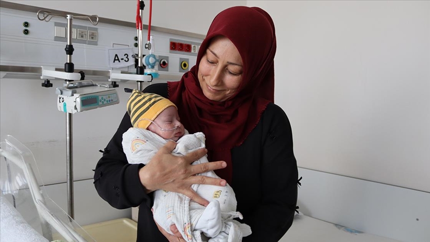 Akciğerlerine fazla kan giden bebek, riskli kalp ameliyatıyla solunum cihazından kurtuldu