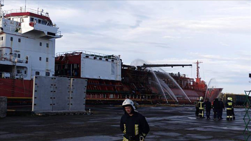 Ukrayna'da isabet alan Türk bayraklı gemideki yangın söndürüldü