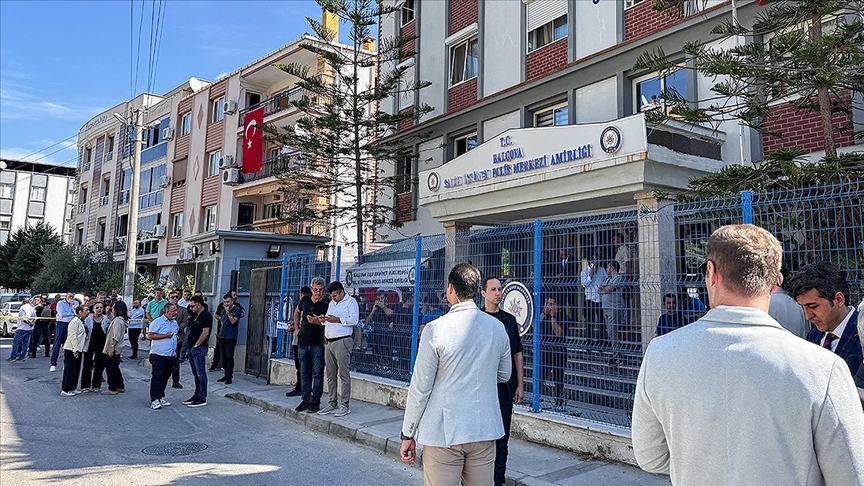 İzmir\'de 3 polisin şehit olduğu polis merkezine saldırıyla ilgili 2 DEAŞ şüphelisi yakalandı