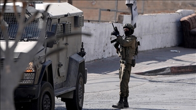 الجيش الإسرائيلي يقتحم مناطق بالضفة ويعتقل ويصيب فلسطينيين