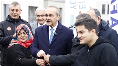 Malatya'da yapımı tamamlanan deprem konutlarının anahtar teslimi sürüyor