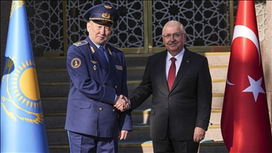 وزير الدفاع التركي يستقبل نظيره الكازاخي في أنقرة