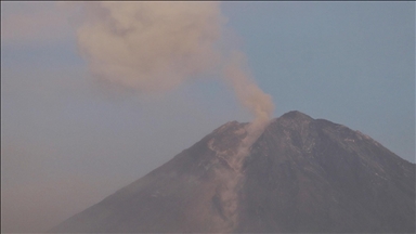 Endonezya'da Semeru Yanardağı'nda patlama meydana geldi