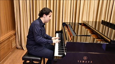 Görme engelli konservatuvar öğrencisinin hedefi piyanoyla dünyaya açılmak